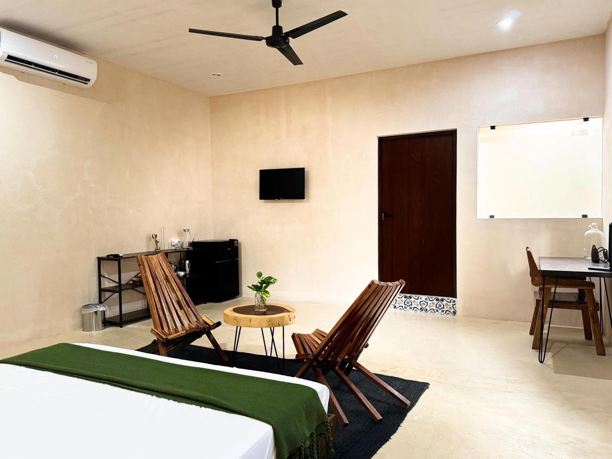 Casa Paseo Montejo / Yucatan Centro 01 Mérida